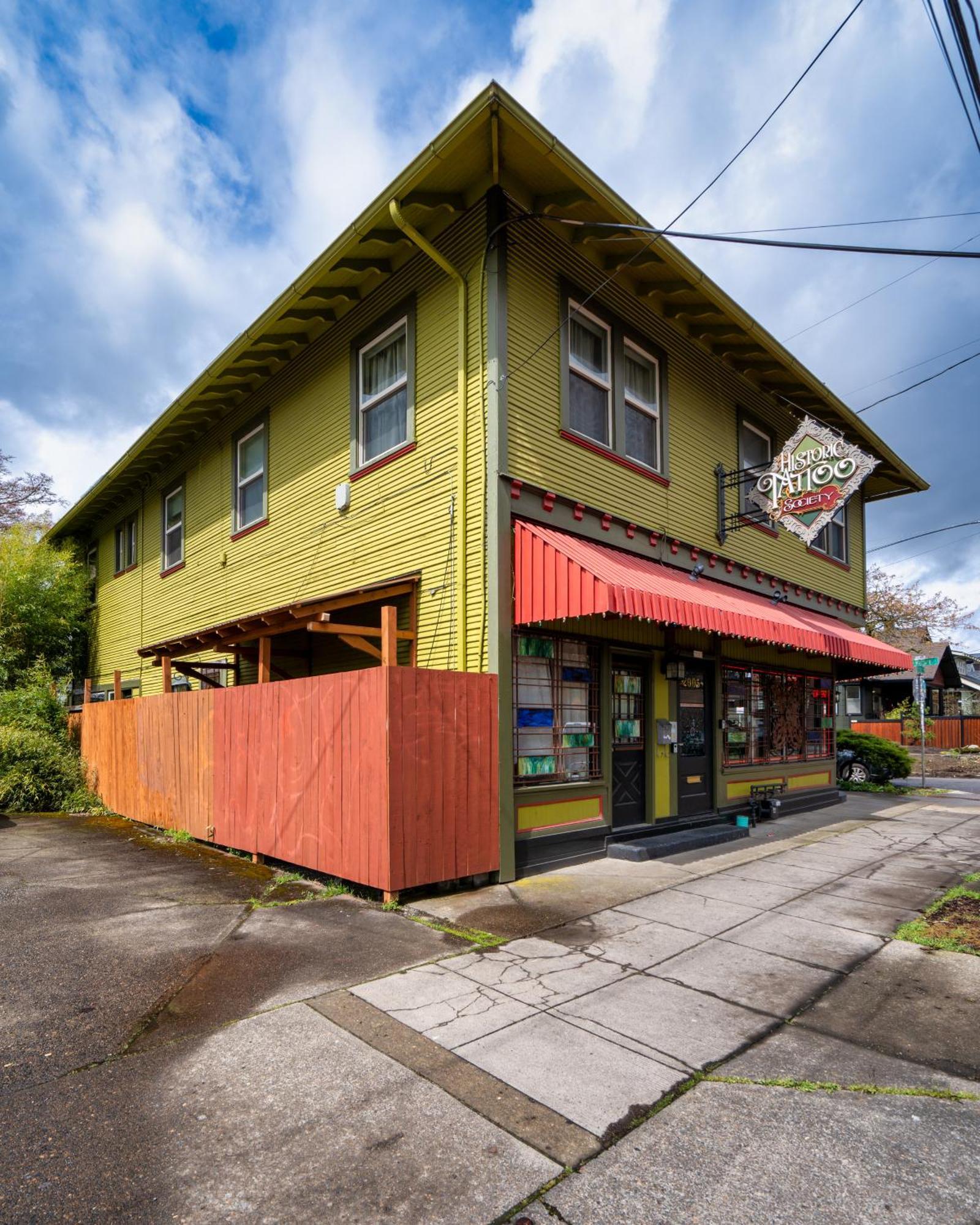 - Mt Tabor Retreat - Local Eateries - Shops - Bars *