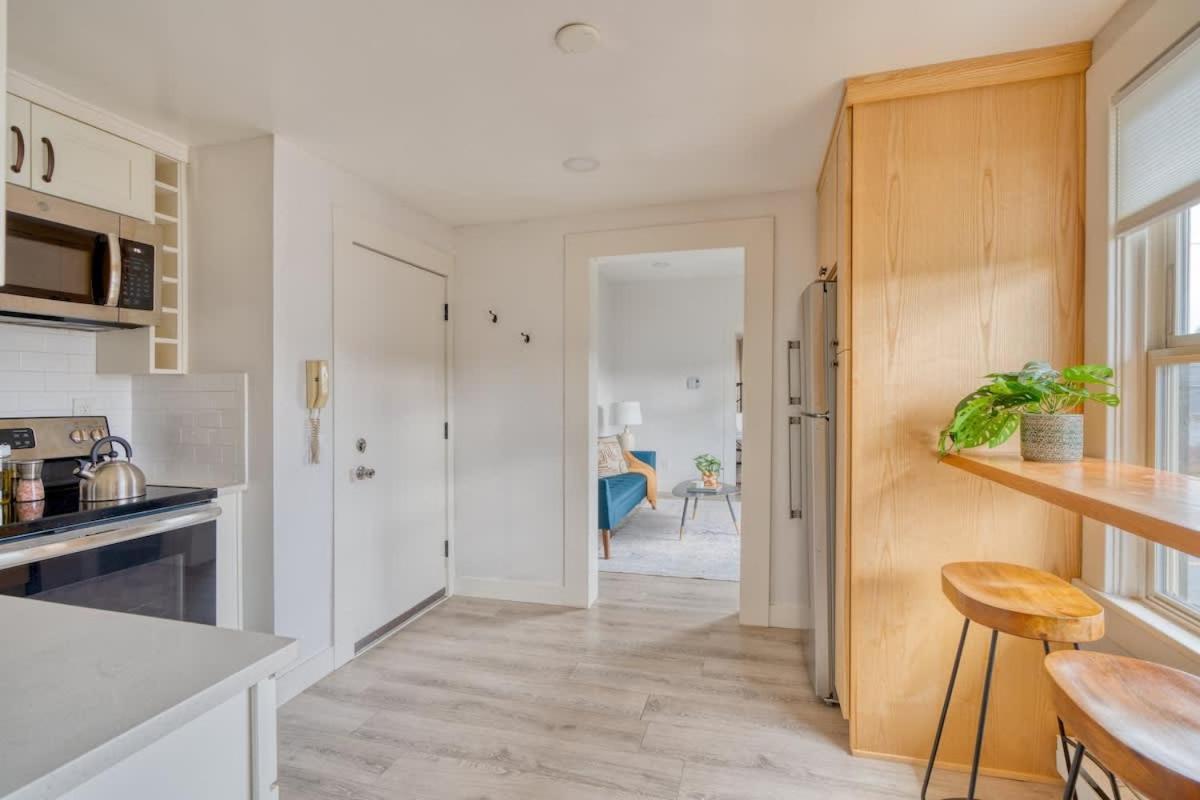 Holiday home - Mt Tabor Retreat - Local Eateries - Shops - Bars